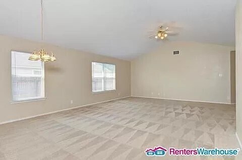 Building Photo - -NEW INCENTIVE- Cute home with lots of space.
