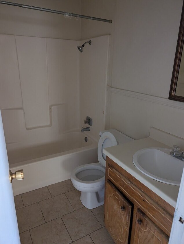 Building Photo - 505 Hackberry St
