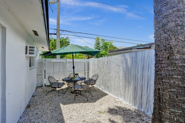 Private enclosed patio - 2756 NE 32nd St