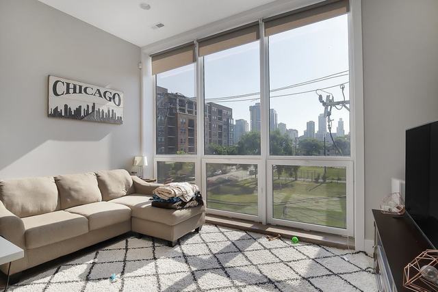 Primary Photo - 943 N Crosby St