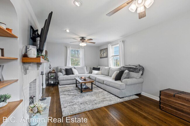 Building Photo - 2 br, 1 bath House - 3331 Wallace Drive