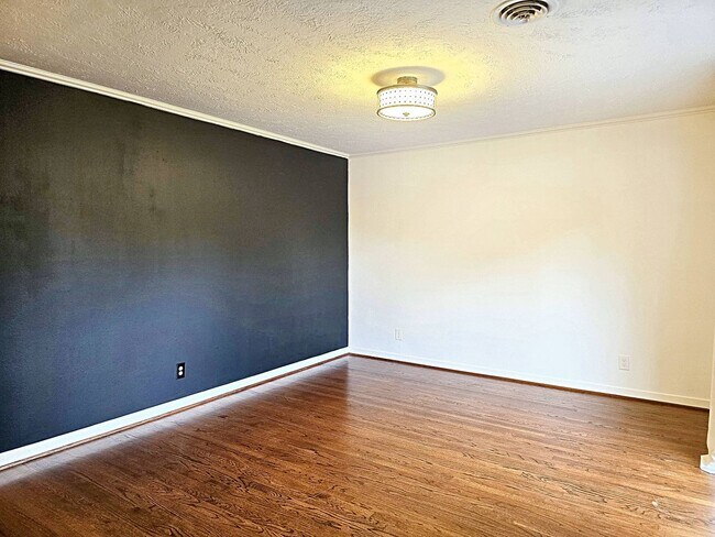 Foto del edificio - 4414 Gardendale Dr