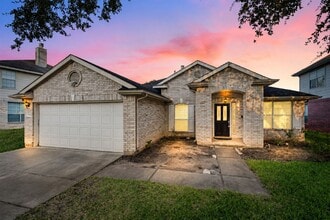 Building Photo - 2719 Riverhollow Ln
