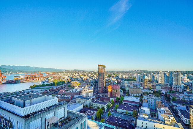 Building Photo - 438 Seymour St