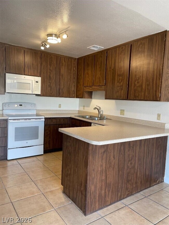 Building Photo - 6992 Grassy Knoll St