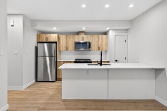 Building Photo - 10335-10135 135 St NW