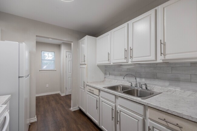 Newly updated kitchen, washer/dryer in unit - 314 N Colorado St