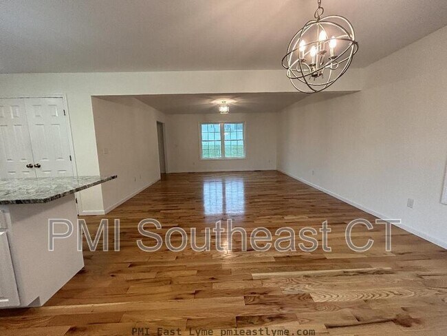 Foto del edificio - 23 Quakertown Mdws