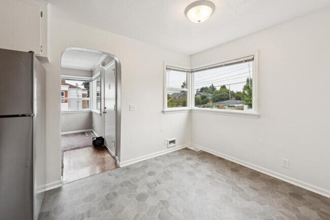 Foto del edificio - 3 bedroom in Seattle WA 98117