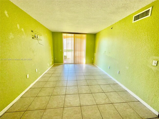 Foto del edificio - 13800 NE 3rd Ct