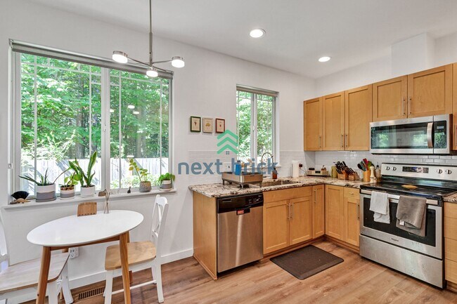 Building Photo - 2 BED & 2 BATH CONDO FOR RENT