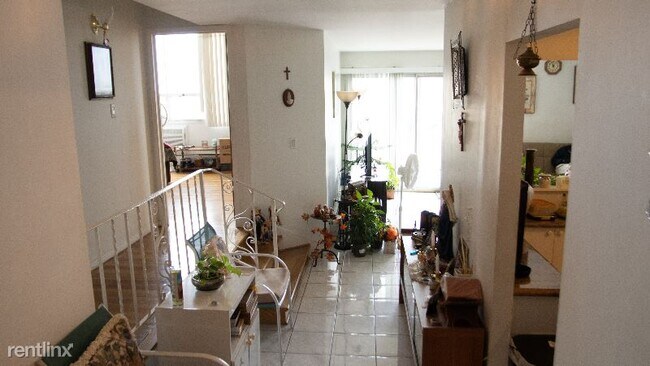Foto del edificio - 9009 W Golf Rd