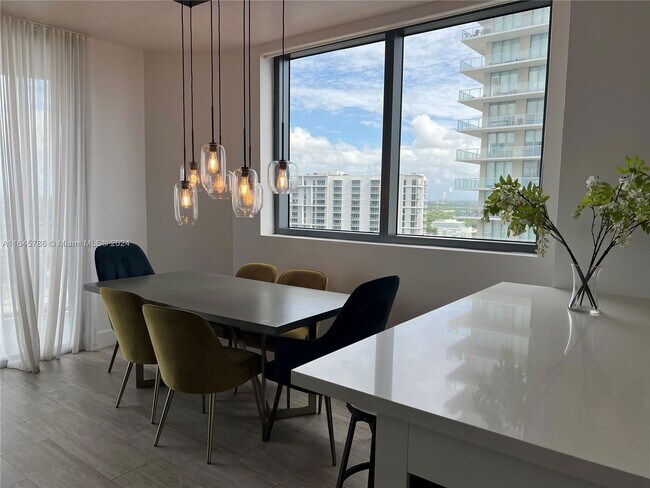 Foto del edificio - 121 NE 34th St