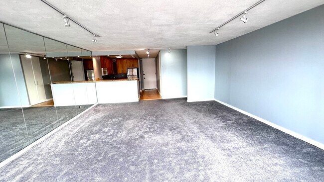 Building Photo - 720 W Gordon Terrace