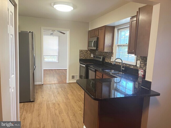Foto del edificio - 13802 Poplar Tree Rd