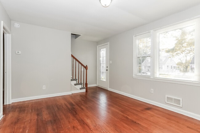 Building Photo - 4903 Anntana Ave