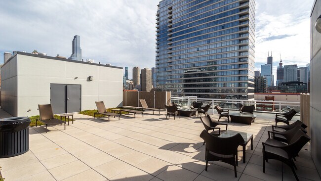Foto del edificio - 367 W Locust St