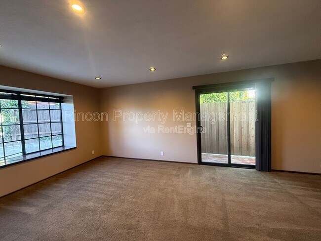 Building Photo - 408 Galvin Cir