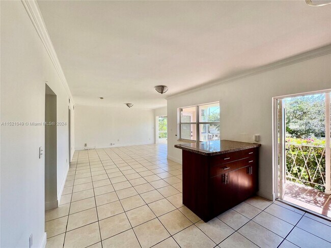 Foto del edificio - 1345 NE 105th St