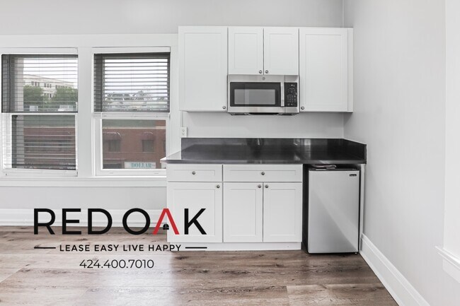 Foto del edificio - Remodeled Studio With Tons of Natural Ligh...
