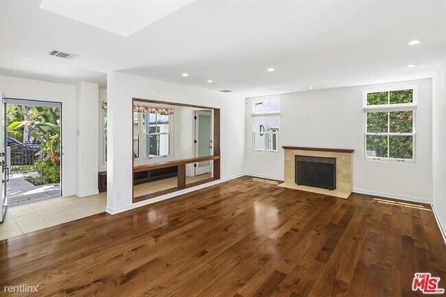 Foto del edificio - 4 br, 2.5 bath House - 1781 Kelton Ave