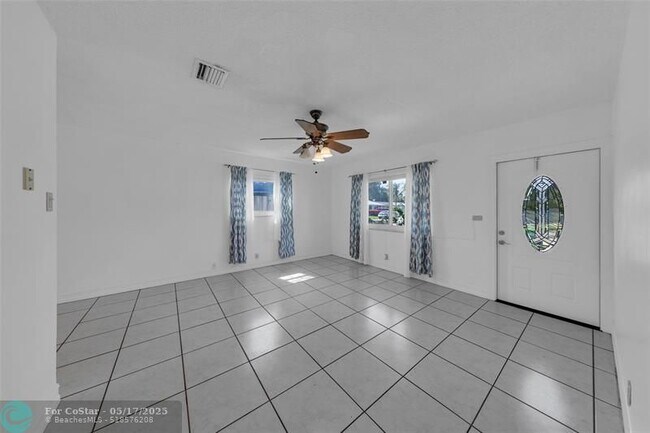 Building Photo - 1906 NW 45th Ct