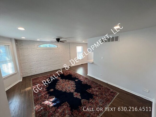 Foto del edificio - ***BEAUTIFUL ALL BRICK GEORGIAN DETACHED H...