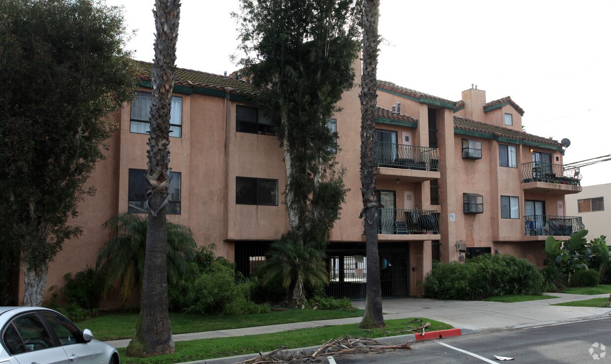Building Photo - 28-36 Cerritos Ave