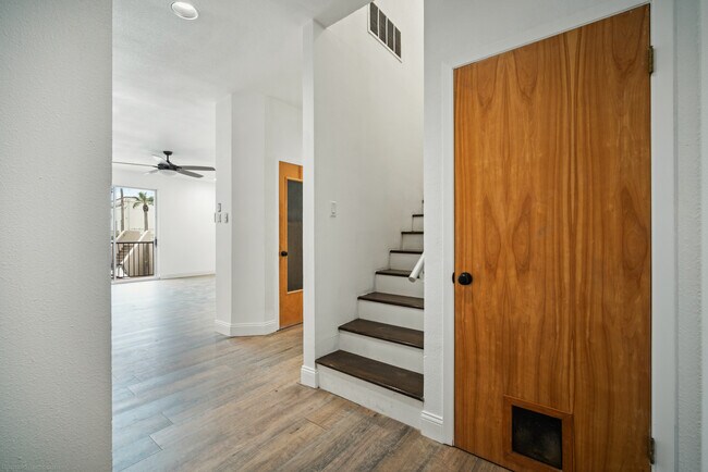 Building Photo - 502 S Chaparral St