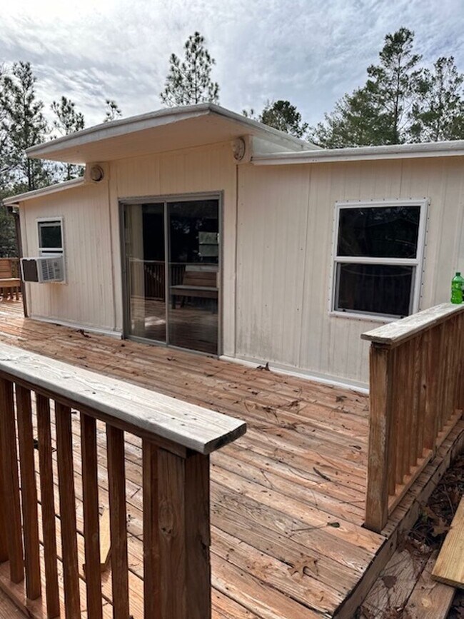 Foto del edificio - Charming Lakeside Home 4 Bedroom/2 Bath