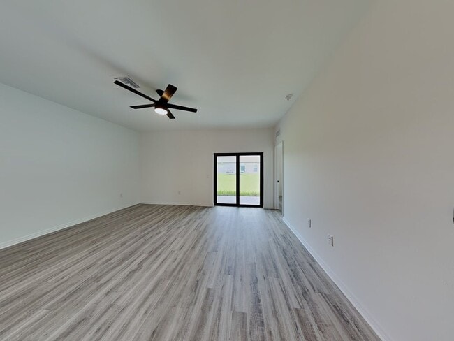 Building Photo - 473 Linden Ave S