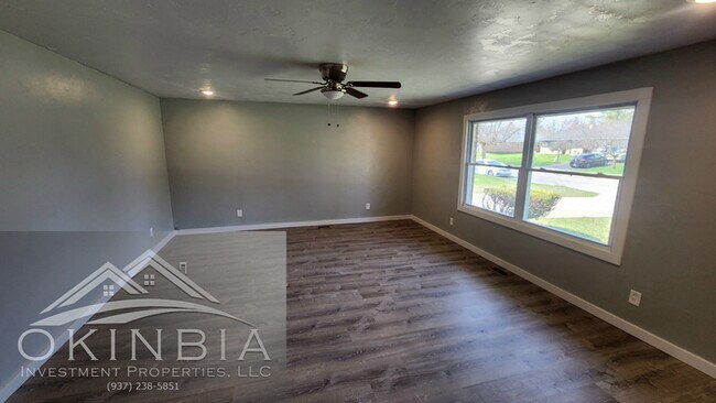 Building Photo - Beautifully updated brick ranch