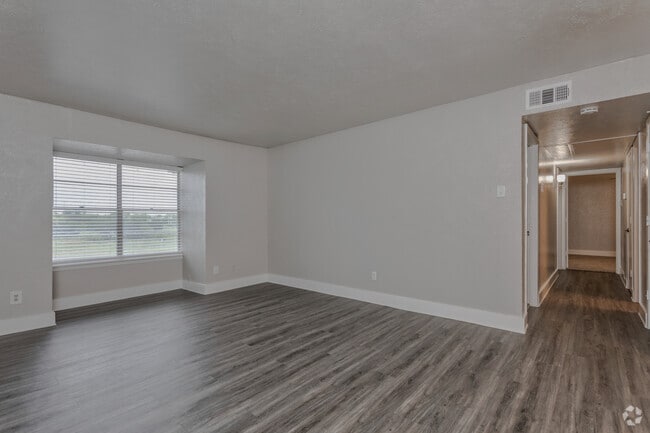 Interior Photo - Oakmont