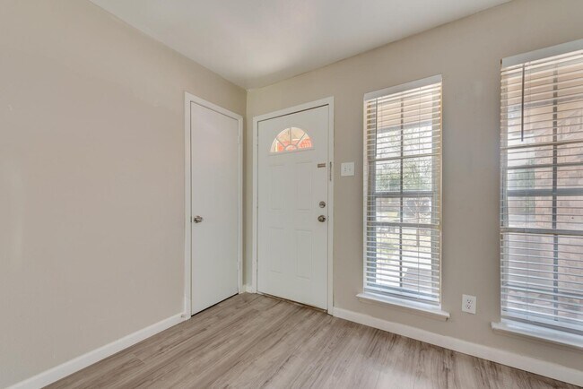 Foto del edificio - 917 Piedmont Dr