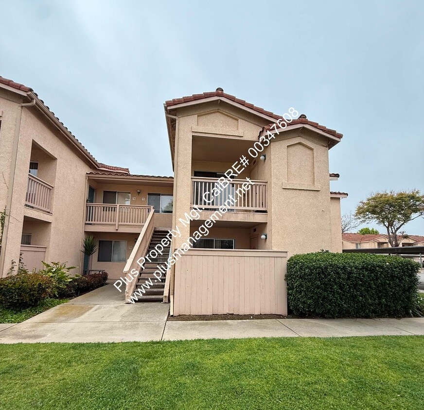 Primary Photo - Centrally Located Las Palmas Upstairs Cond...