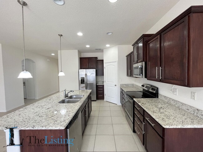 Building Photo - 1924 Siesta Falls Ct