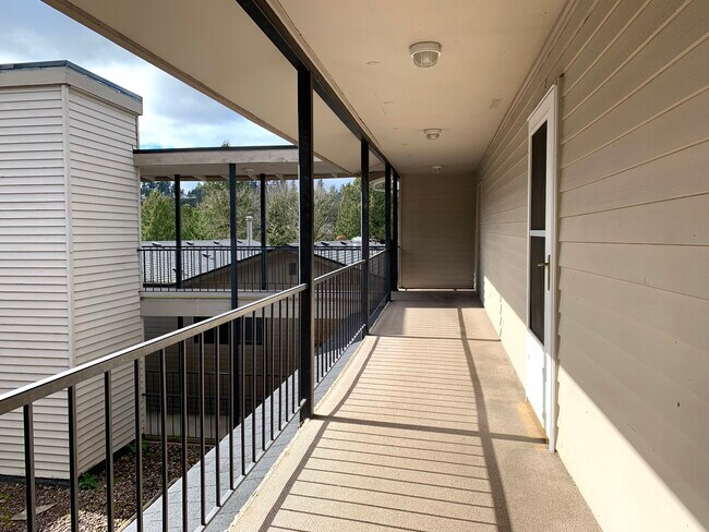Building Photo - 321 Bellevue Way SE