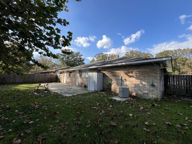 Foto del edificio - 3-Bedroom, 1.5-Bath Home in Baker  | Avail...