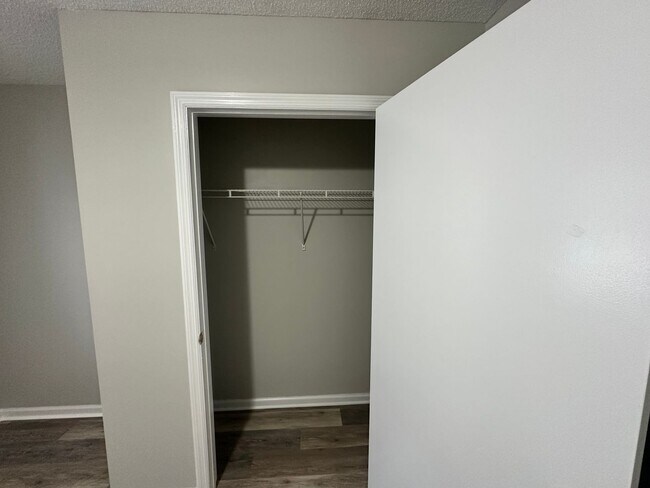 Foto del edificio - 2 bed/ 2 bathroom Duplex in the heart of V...