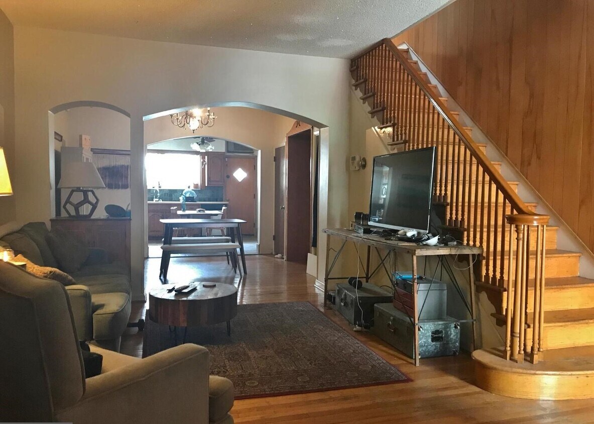 Primary Photo - 1120 Jackson St