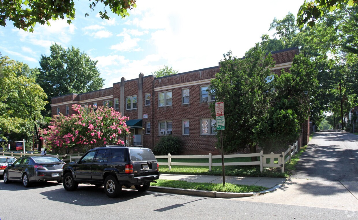 Primary Photo - 1400 29th St SE