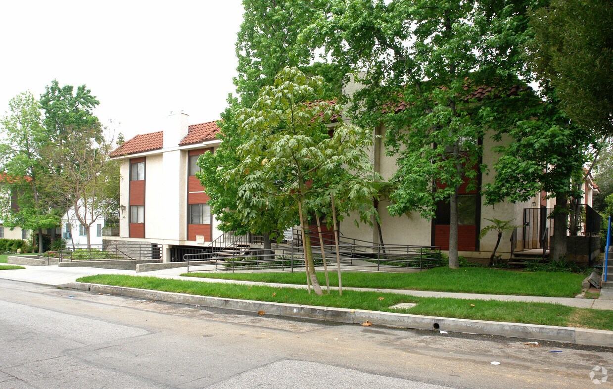 Building Photo - 1169 Rosedale Ave