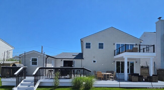 Foto del edificio - 2706 Peconic Ave