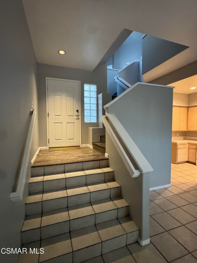 Building Photo - 2148 Los Feliz Dr