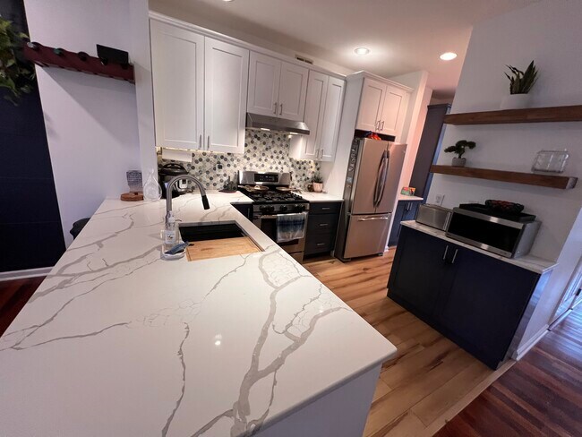 Building Photo - 206 Swathmore Dr