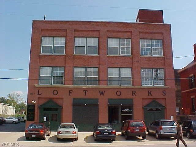 Primary Photo - 1667 E 40th St