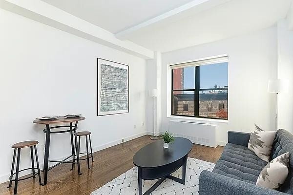 Building Photo - 212 W 91st St