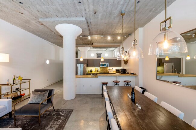 Foto del edificio - 300 Beale St