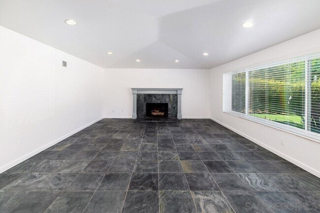 Foto del edificio - 8686 Cliffridge Ave