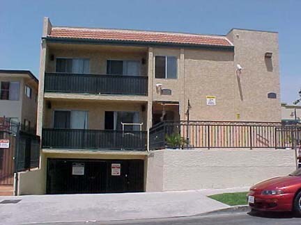 Primary Photo - 4067-4069 Oakwood Ave